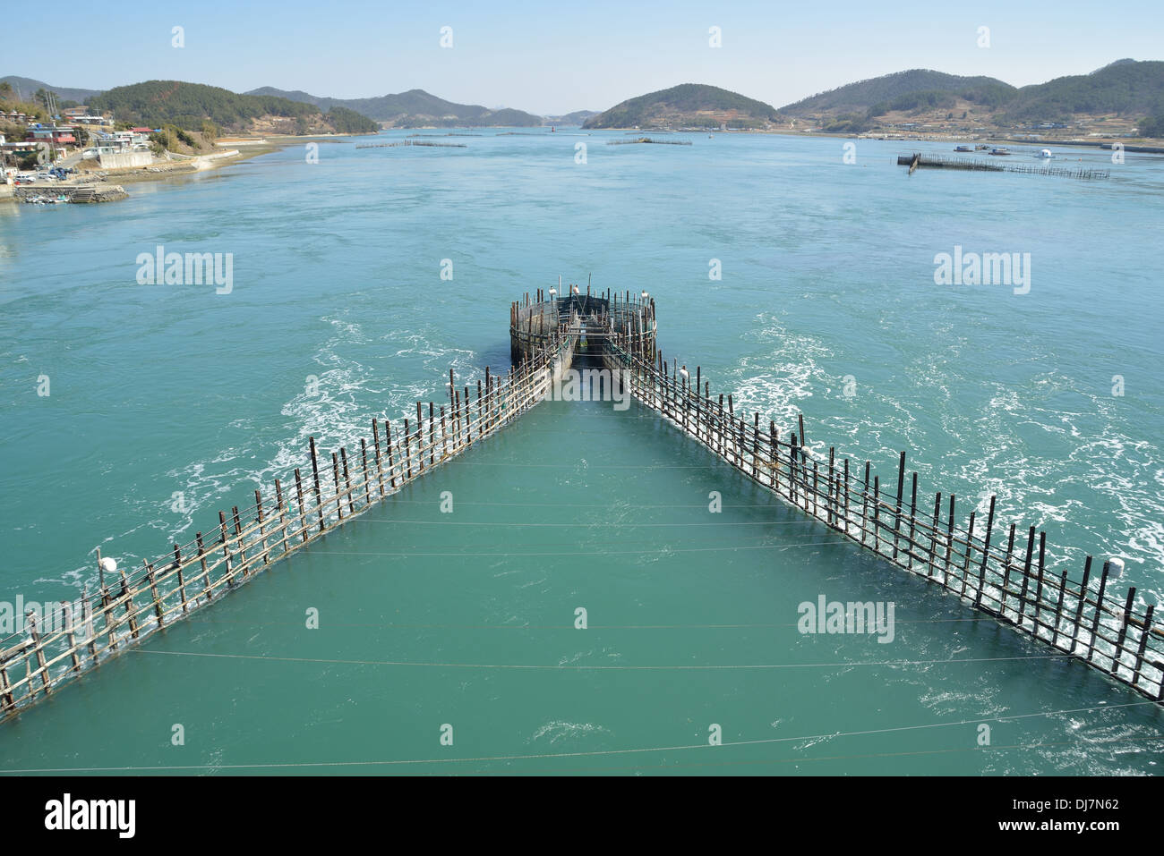 Koreanische traditionelle Methode für Fischerei Sardellen durch Strömung des Meerwassers Stockfoto