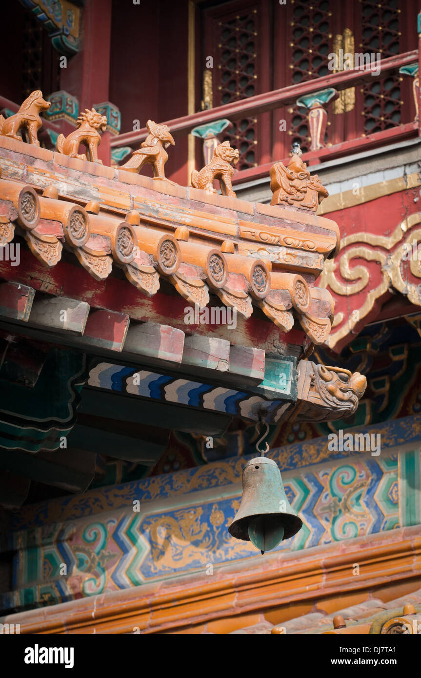 Dachdetails in Yonghe-Tempel, auch bekannt als Yonghe Lamasery oder einfach Lama-Tempel in Peking, China Stockfoto