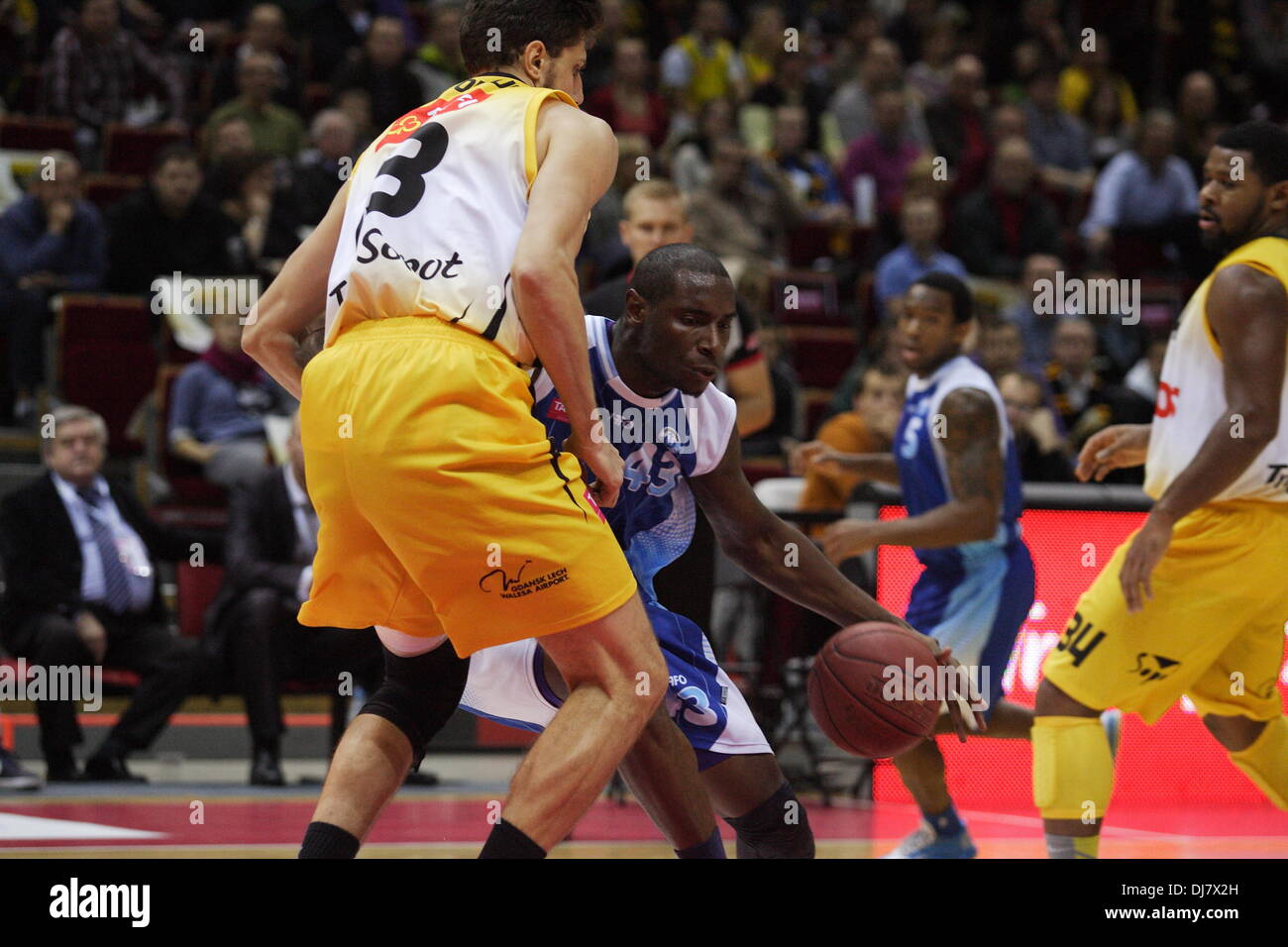 Sopot, Polen 24. November 2013 polnische Basketball Extraliga - Tauron Basket Liga. Trefl Sopot V Kotwica Kolobrzeg Spiel bei ERGO Arena Sporthalle in Sopot. Terrell Parks (43) in Aktion während des Spiels. Stockfoto