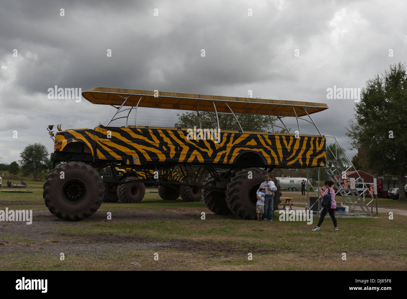 Welten größte Monstertruck Safari-Touren in das Schaufenster von Citrus in Clermont, Florida USA gegeben Stockfoto