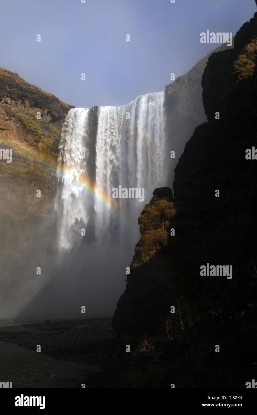 Regenbogen am Skogafoss Wasserfall, Süden Islands Stockfoto