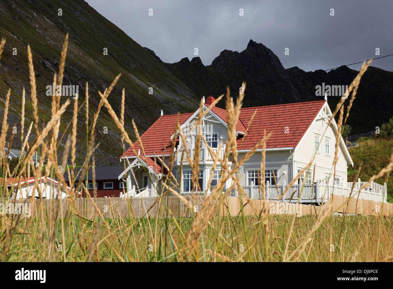 Haus in Vikten Dorf, Flakstad Island, Lofoten-Inseln, Nordland, Norwegen, Skandinavien, Europa Stockfoto