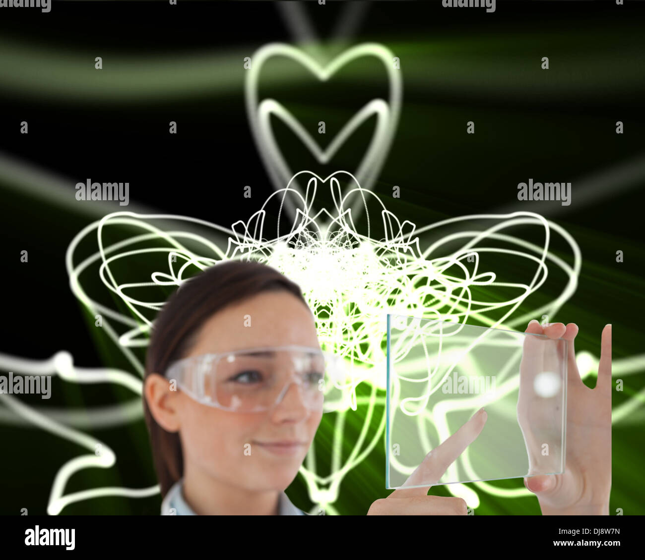 Arzt in Schutzbrille mit virtuellen Bildschirm Stockfoto