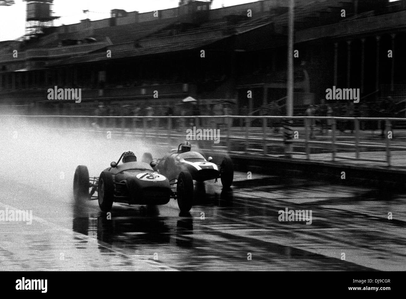 Nr. 3 Jack Brabham in Cooper T55 Höhepunkt die XVI Aintree 200 Rennen, England 22. April 1961 gewonnen. Stockfoto