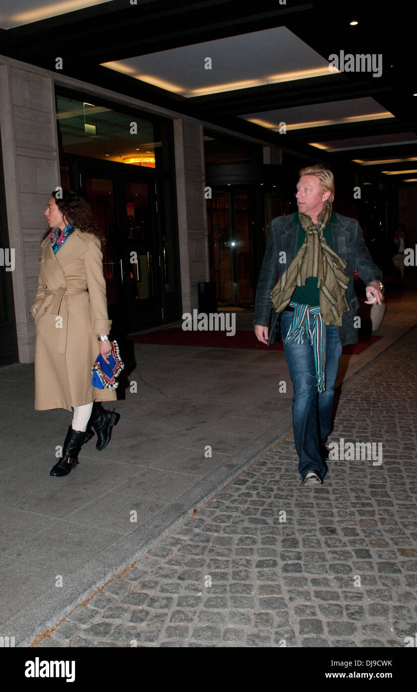 Lilly Becker und Ehemann Boris Becker verlassen Hotel Maritim nach einem Pokerturnier teilnehmen. Berlin, Deutschland - 16.04.2012 Stockfoto