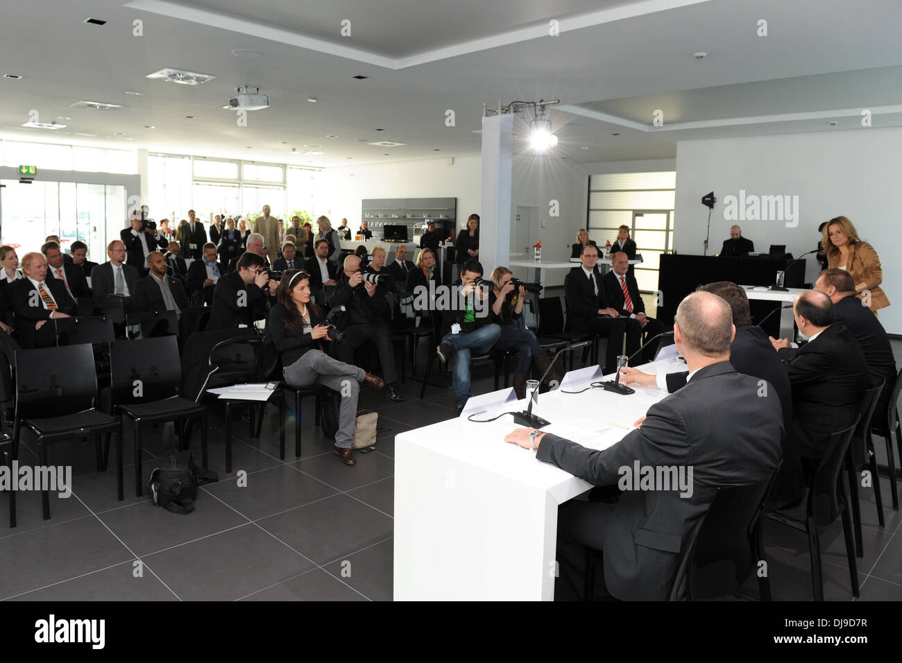 Atmosphäre bei Eröffnung des Audi Zentrum Berlin-Adlershof. Berlin, Deutschland - 18.04.2012 Stockfoto