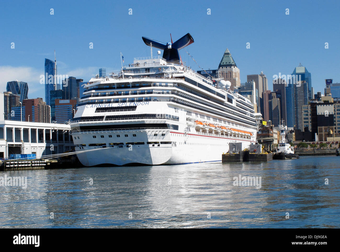 Carnival Splendor Kreuzfahrtschiff vor Anker im Hafen von New York, USA Stockfoto