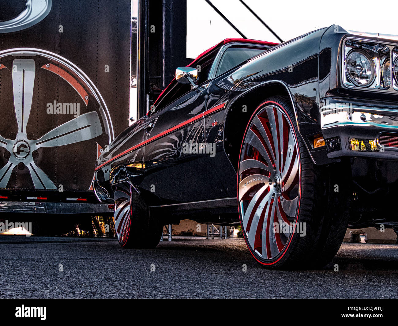 Einige wirklich großen Felgen auf der SEMA 2013, Las Vegas, Nevada Stockfoto