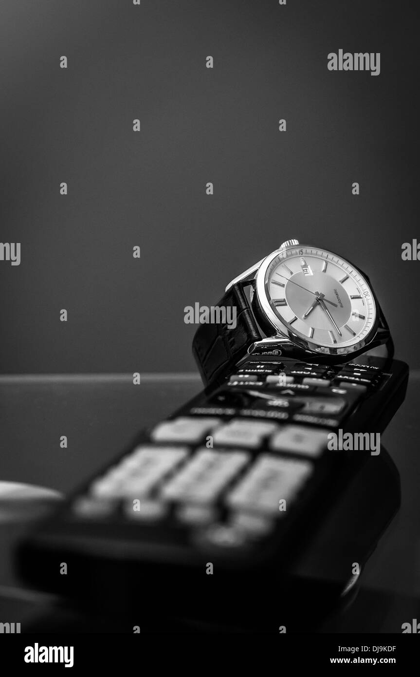 ein Foto von einer Uhr mit Fernbedienung Stockfoto