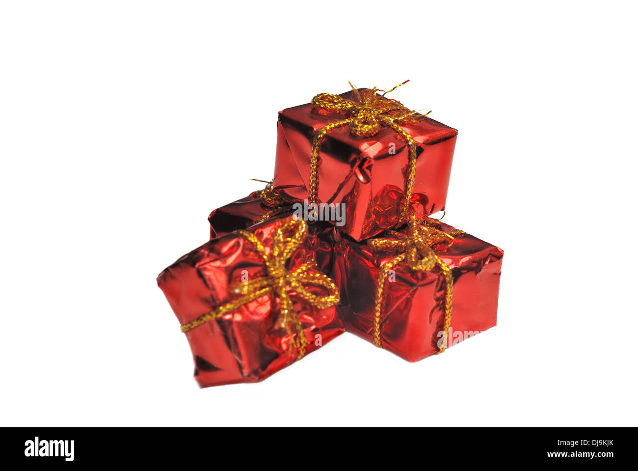 kleine rote Geschenkpaket auf weißem Hintergrund Stockfoto