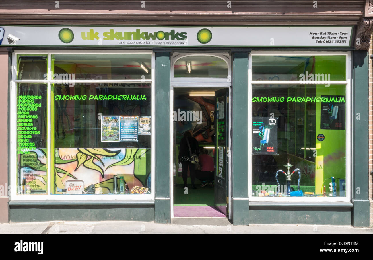 UK Skunkworks Shop Fassade zum Verkauf legaler Drogen Stockfoto