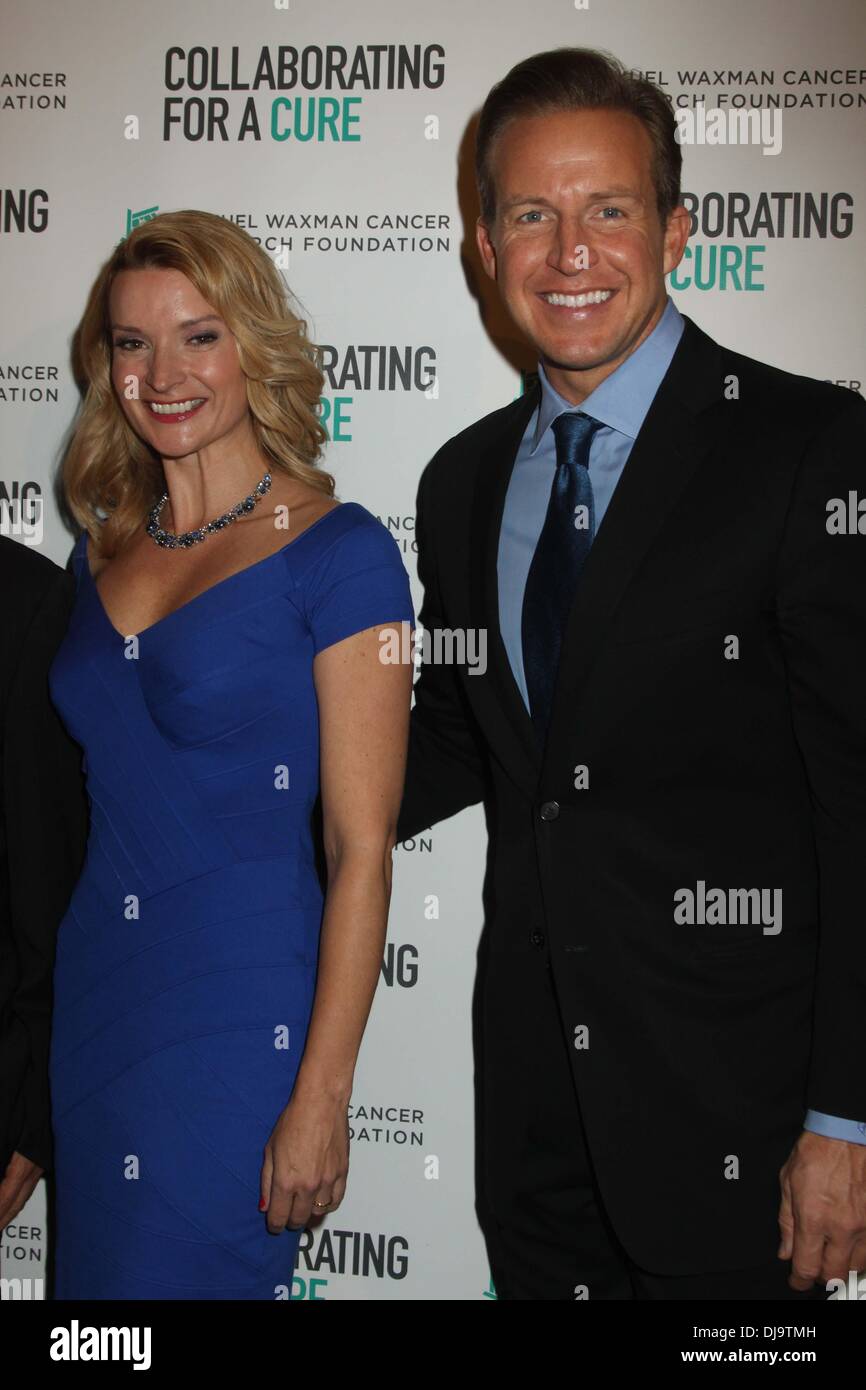 New York, New York, USA. 24. November 2013. ANDREA POWELL L-R CHRIS WRAGGE ATENDS 16. JÄHRLICHEN ZUSAMMENARBEIT FÜR EINE HEILUNG ABENDESSEN UND DIE AUKTION WIRD SAMUEL WAXMAN KREBS PROFITIEREN. © Mitchell Levy/Globe Photos/ZUMAPRESS.com/Alamy Live-Nachrichten Stockfoto
