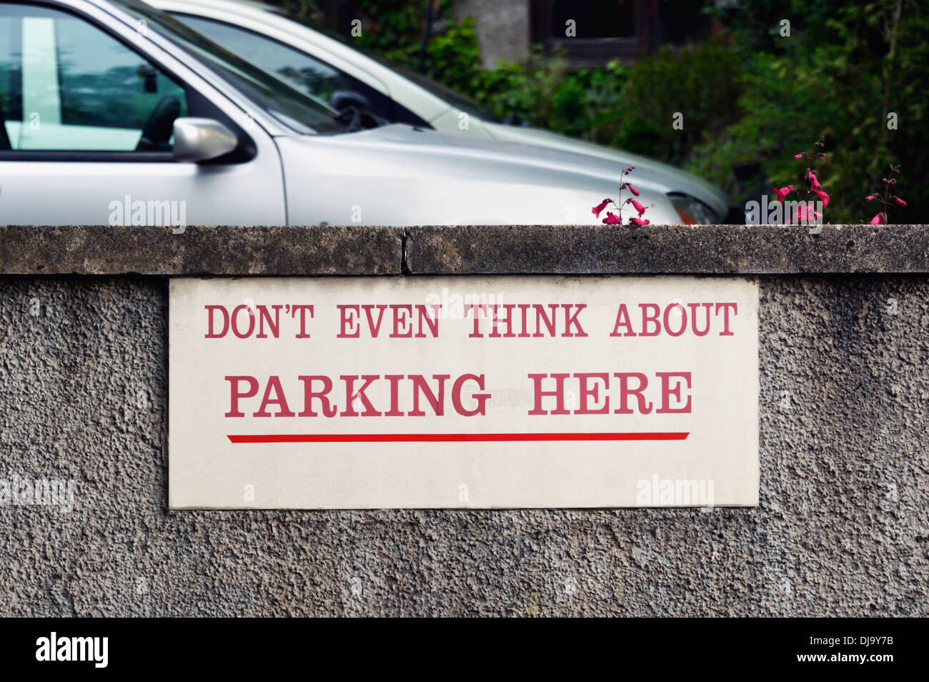 "Nicht selbst denken über parken hier" Zeichen. Kapitän Französisch Lane, Kendal, Cumbria, England, Vereinigtes Königreich, Europa. Stockfoto