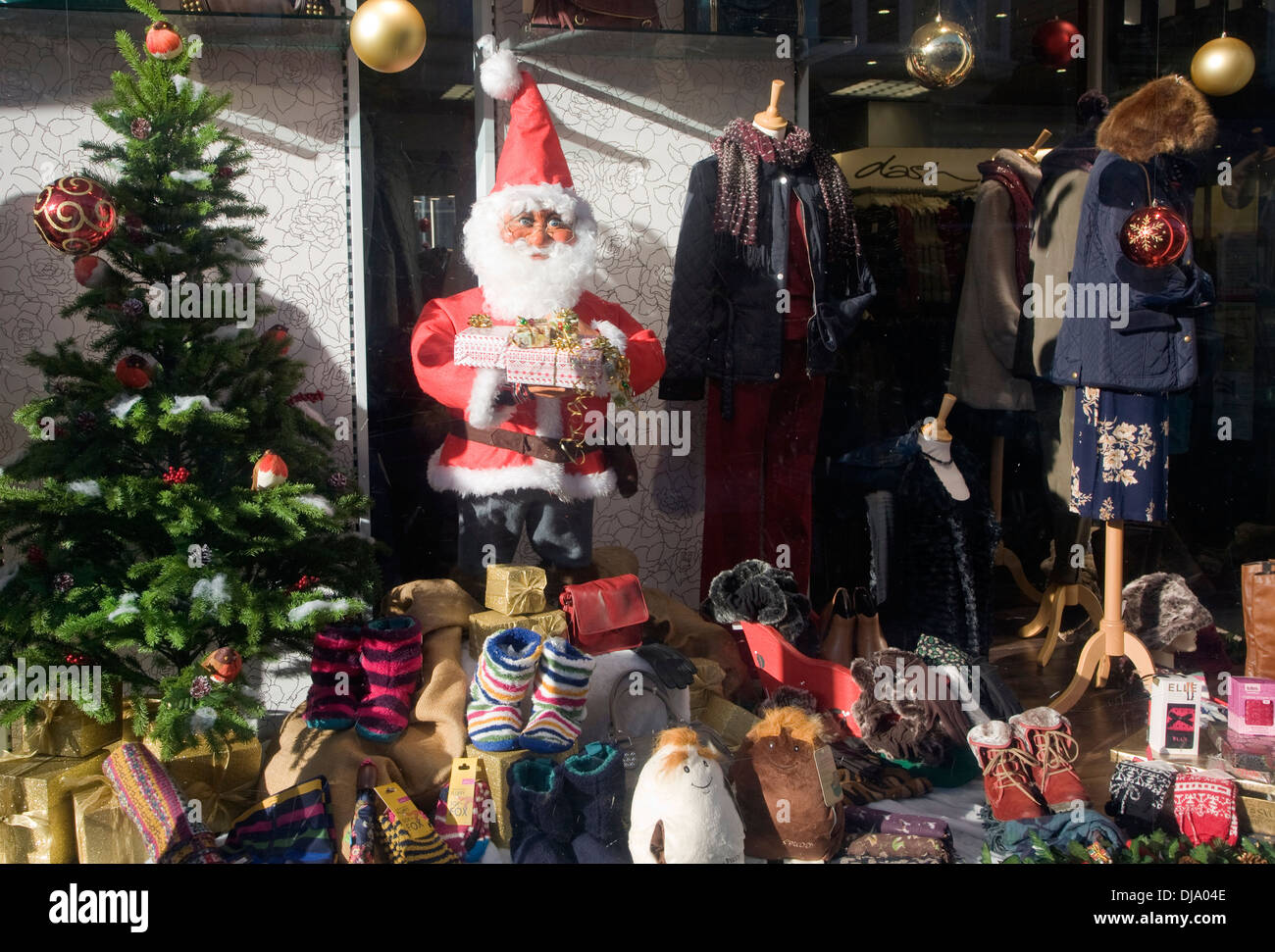 Weihnachtsmann-Fenster anzeigen Russell Smith Shop, Felixstowe, Suffolk, England Stockfoto