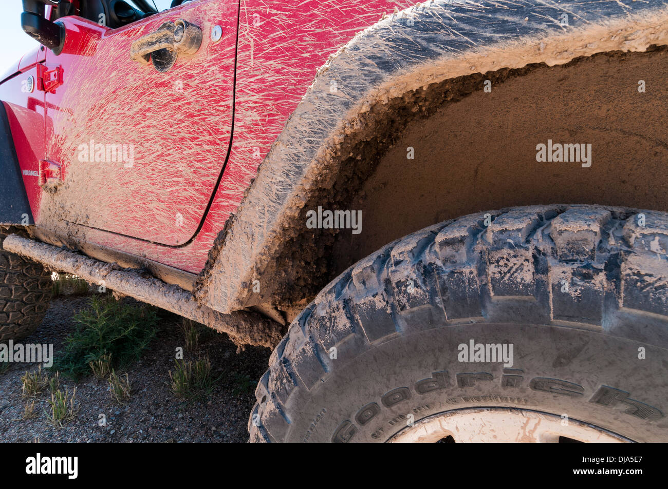 Schlamm auf der Seite ein Jeep Wrangler. Stockfoto