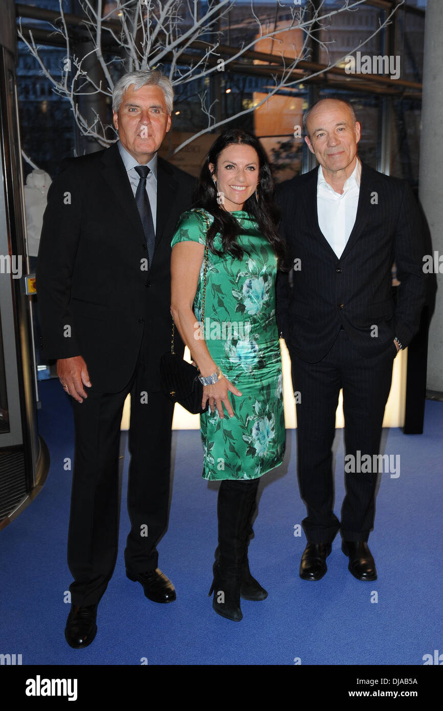 Walter Mueller, Christine Neubauer und Heiner Lauterbach bei der Vorstellung des neuen Mercedes-Benz SL in der Mercedes-Welt am Salzufer. Berlin, Deutschland - 29.03.2012 Stockfoto
