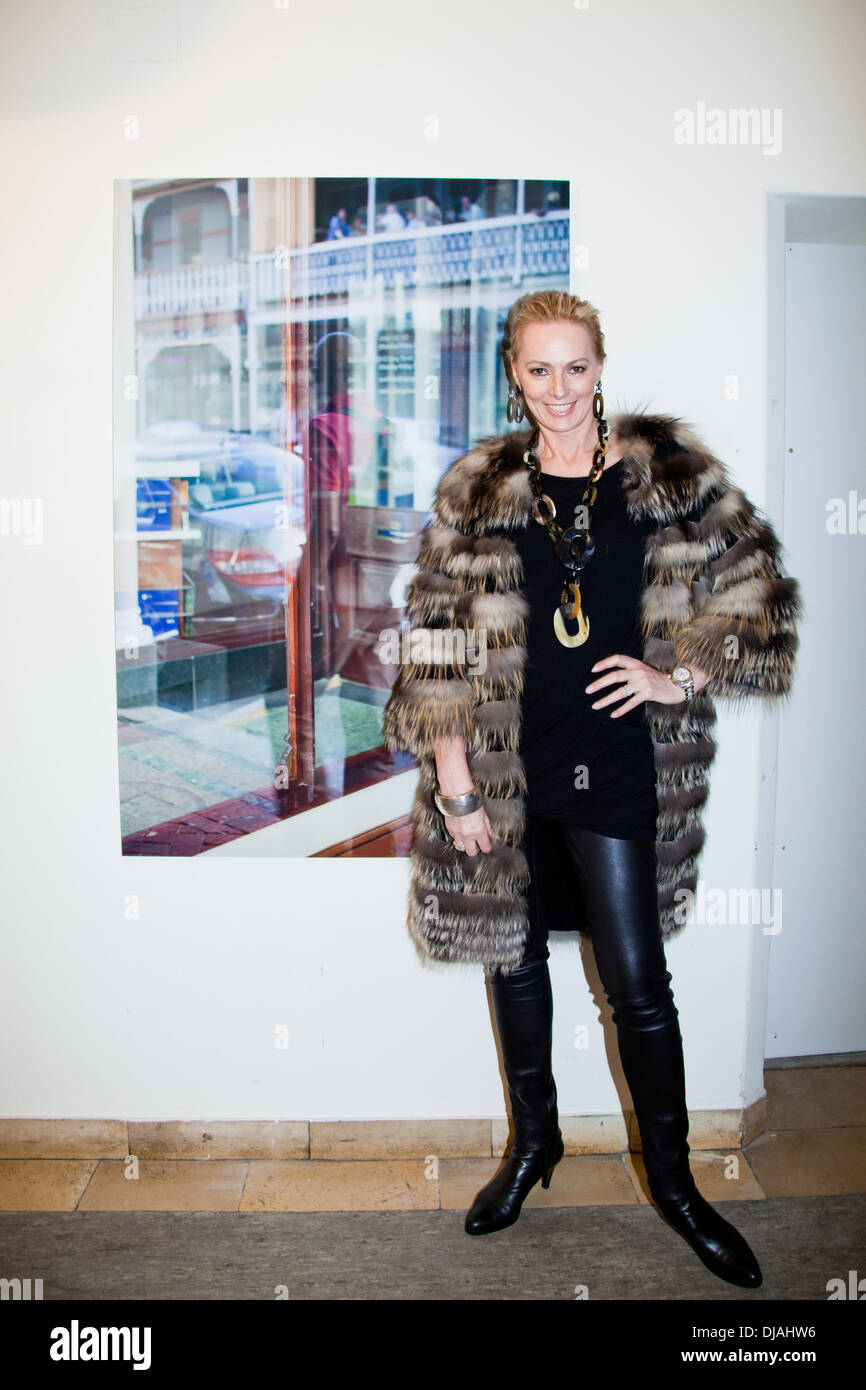 Petra van Bremen bei der Eröffnung der Fotoausstellung "Dialog der Geschichte" mit Fotos von deutschen Schauspieler Kai Wiesinger und Regisseur Franziska Stuenkel bei der als Standortkommandantur der Bundeswehr. Hamburg, Deutschland - 21.03.2012 ** nicht zur Publikation in Singapur ** Creidt: Eva Napp/WENN.com Stockfoto