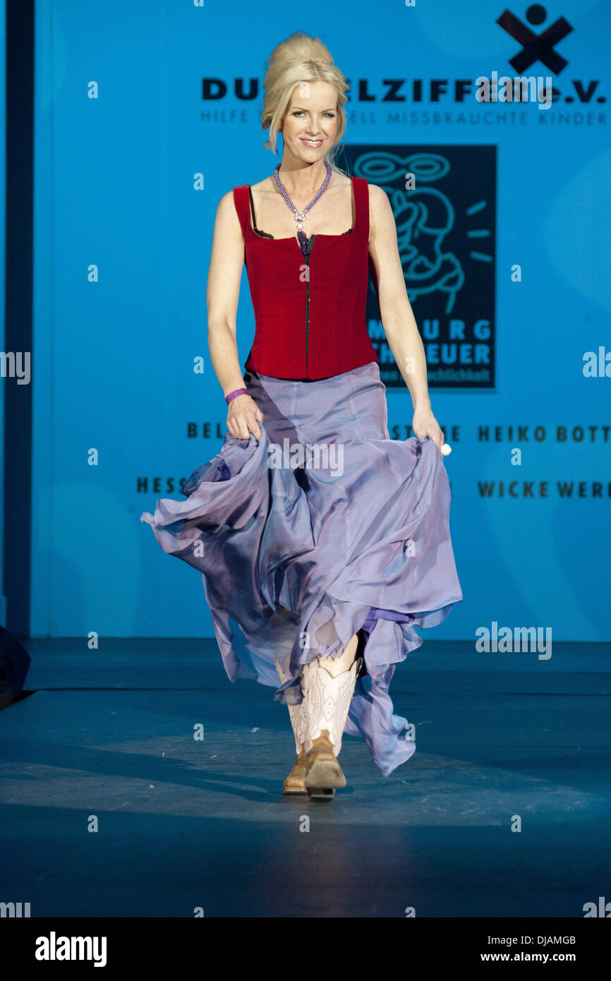 Anna Heesch am Charity Fashion show im Hotel Grand Elysée "Event Prominent". Hamburg, Deutschland - 25.03.2012 Stockfoto