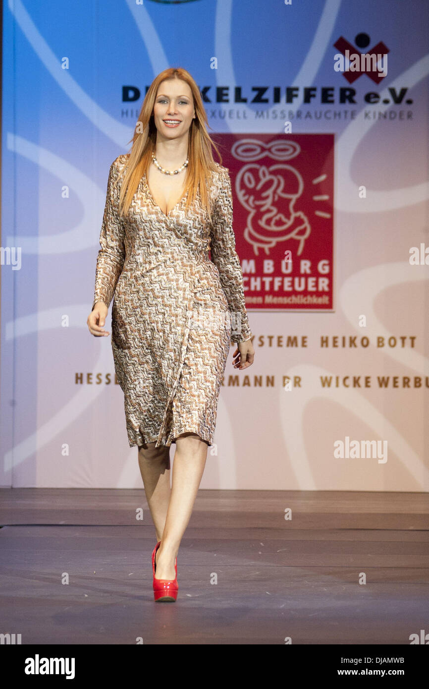 Yasmina Filali bei Charity Fashion show im Hotel Grand Elysée "Event Prominent". Hamburg, Deutschland - 25.03.2012 Stockfoto
