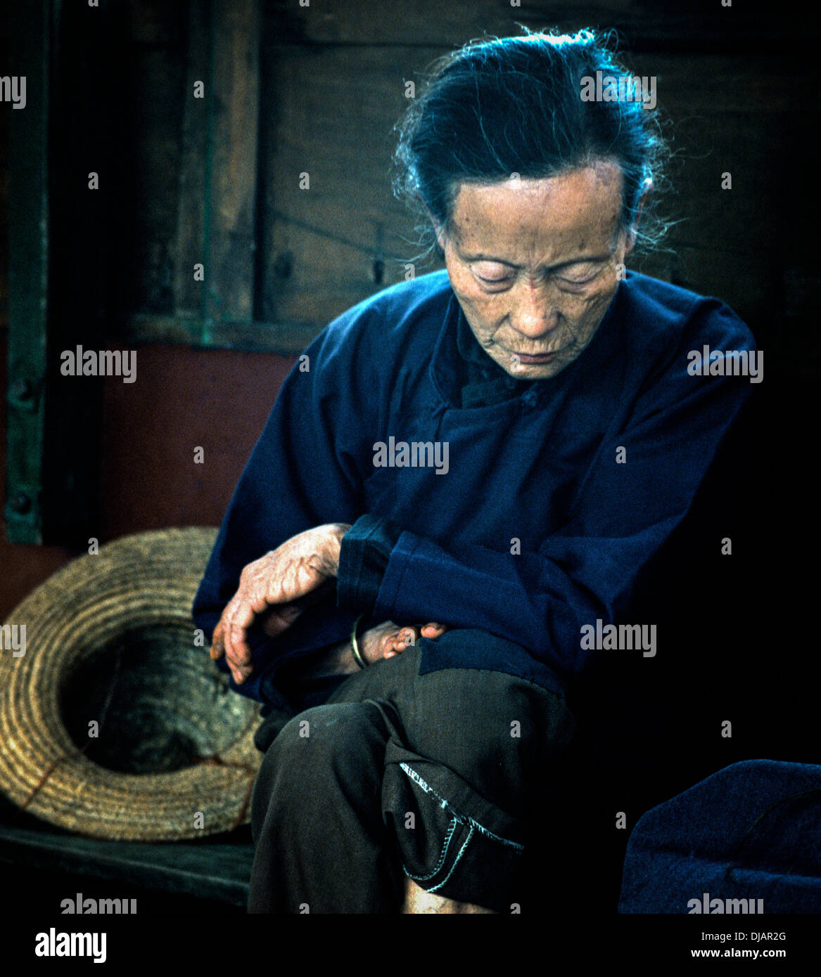 Alte chinesische Frau schlafen Stockfoto