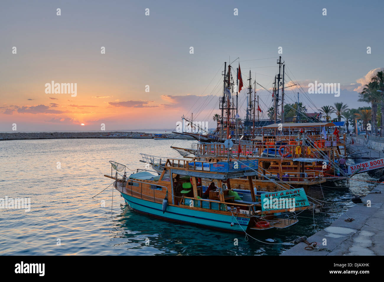 Sonnenuntergang am Hafen, Pamphylien, Seite, Provinz Antalya, Türkei, türkische Riviera Stockfoto