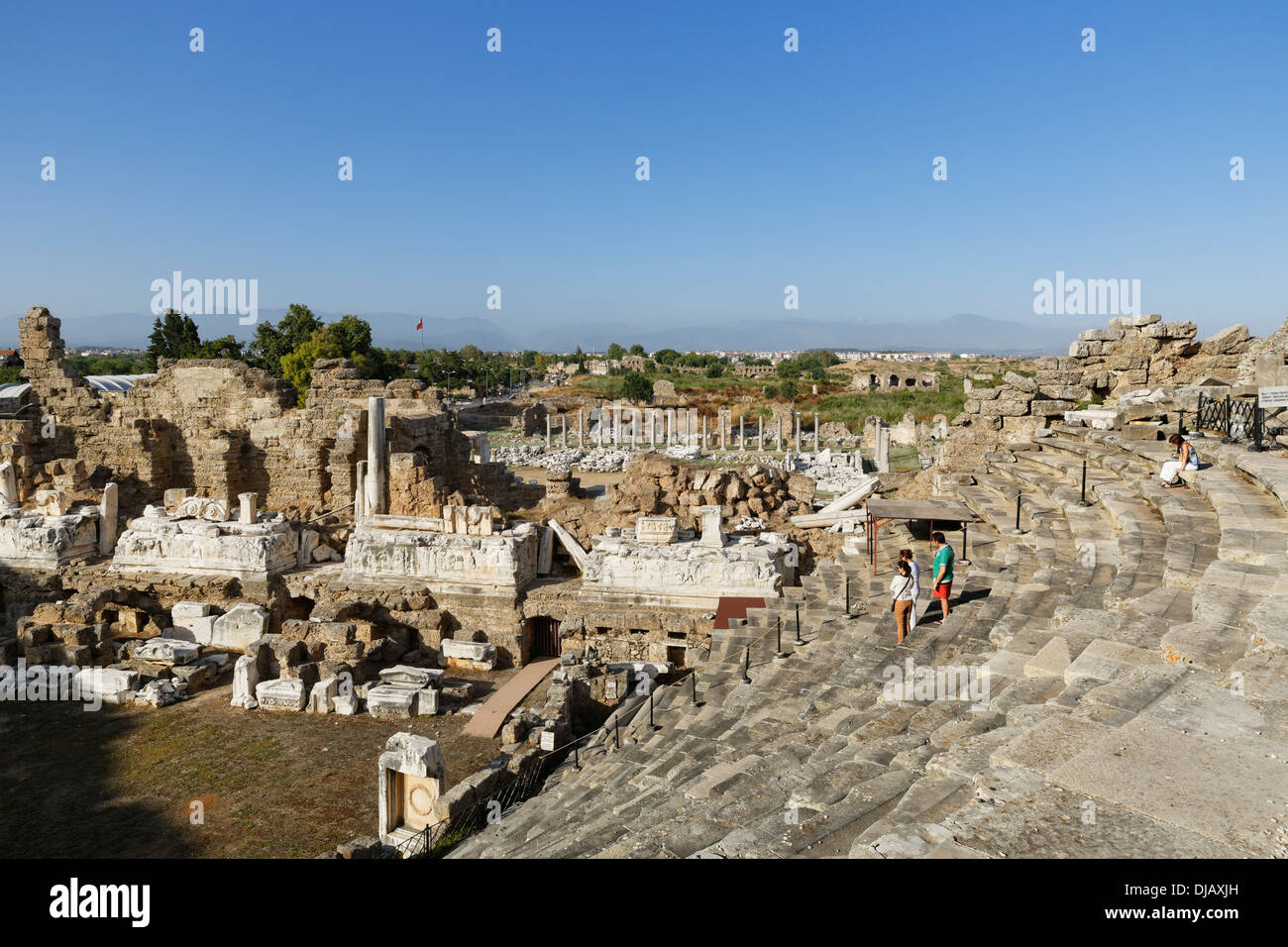 Blick vom Theater über die antike Stadt Side, Pamphylien, Provinz Antalya, Türkei Stockfoto