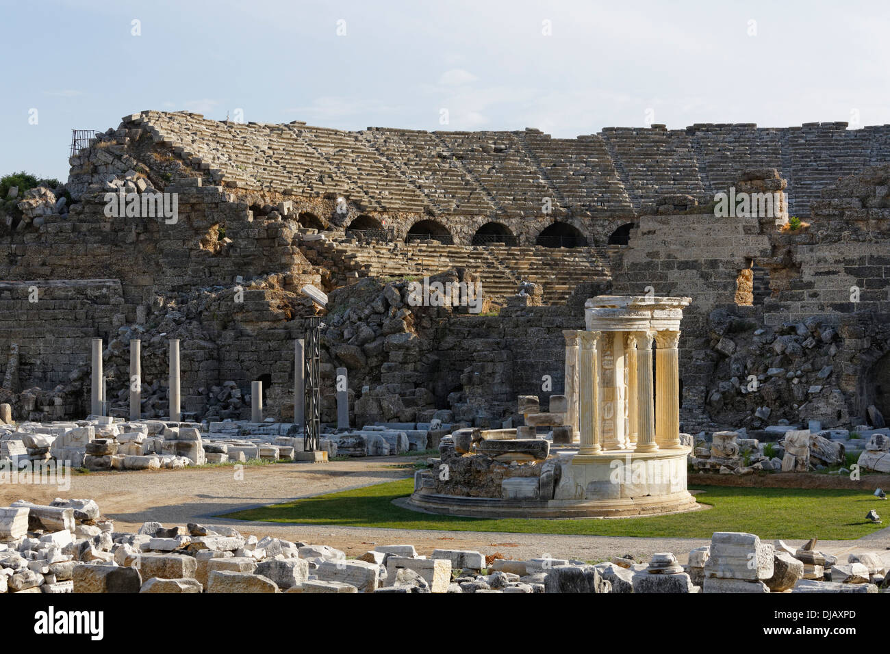 Tempel der Tyche, Agora und Theater, die antike Stadt Side, Pamphylien, Provinz Antalya, Türkei Stockfoto