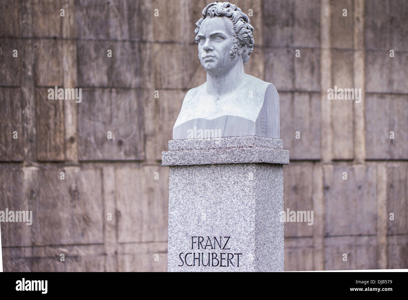 Büste vor der _liederhalle_ Concert Hall zeigt Komponisten Franz Schubert, Stuttgart, Baden-Württemberg, Deutschland Stockfoto