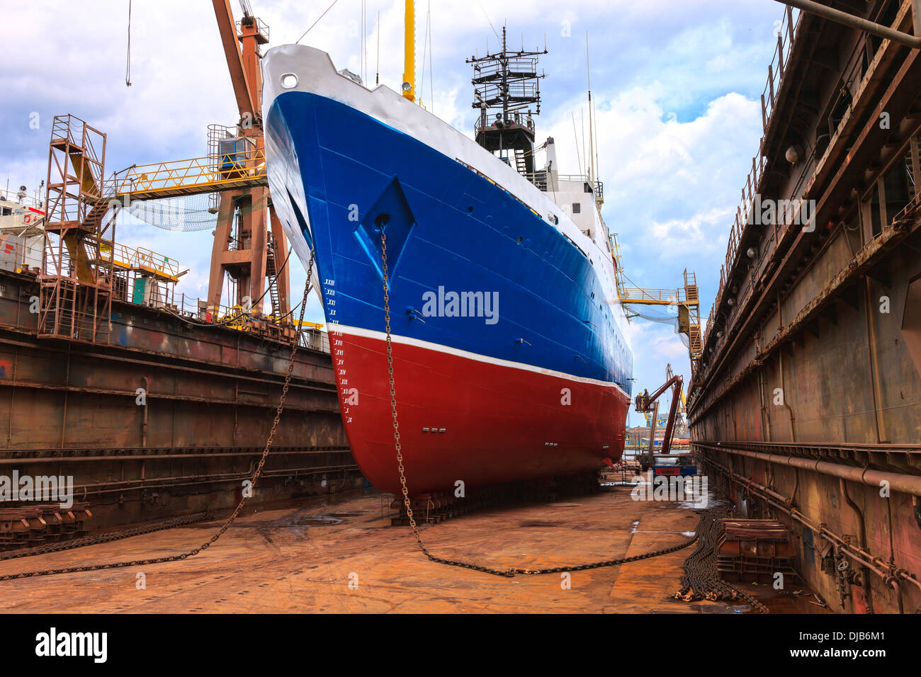 Frachtschiff wird in Werft Danzig renoviert. Stockfoto