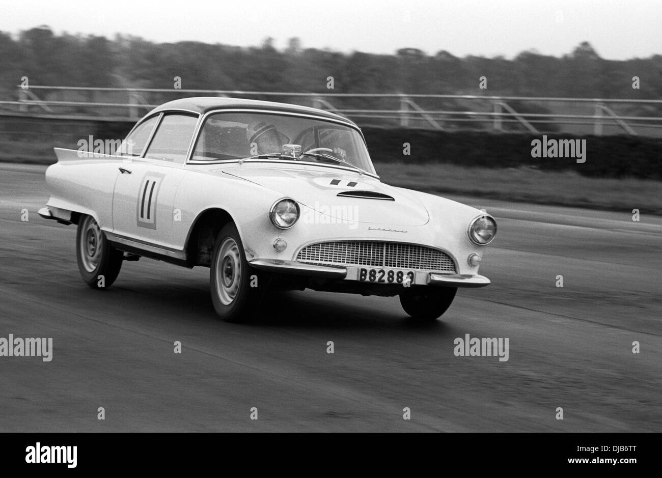 Limousine B82889 racing in der International Trophy, Silverstone, England 1960. Stockfoto