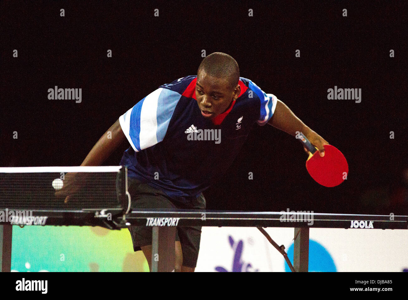 Ashley Facey-Thompson GB v Brasilien im Tischtennis am nationalen Paralympischen Tag im Feld Kupfer. Stockfoto