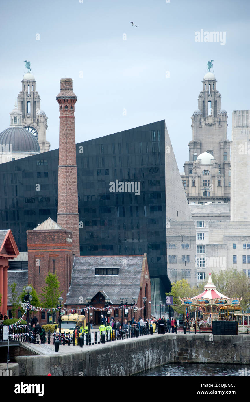 Liverpool Waterfront moderne & alte Architektur Gebäude Stockfoto
