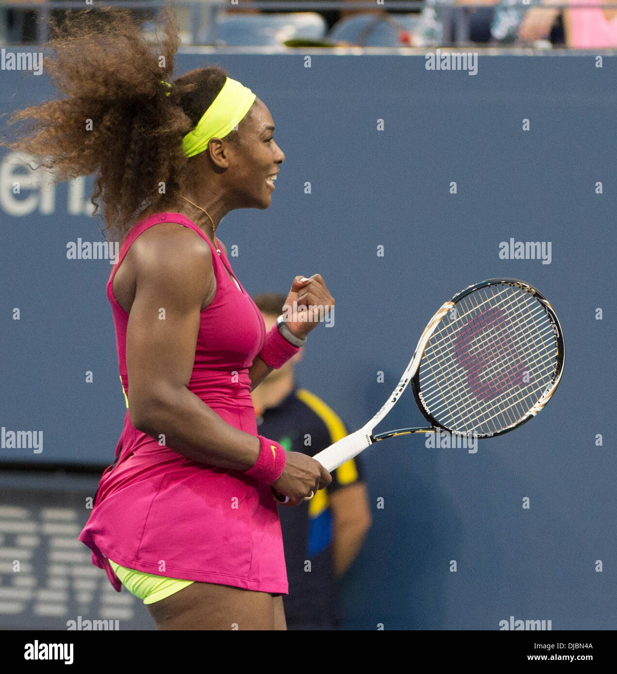 Serena Williams feiert ihren Sieg über Sara Errani US Open 2012-Frauen Match - Serena Williams gegen Sara Errani - USTA Billie Jean King National Tennis Center. Williams besiegte Errani 6-1, 6-2-New York City, USA - 07.09.12 Stockfoto
