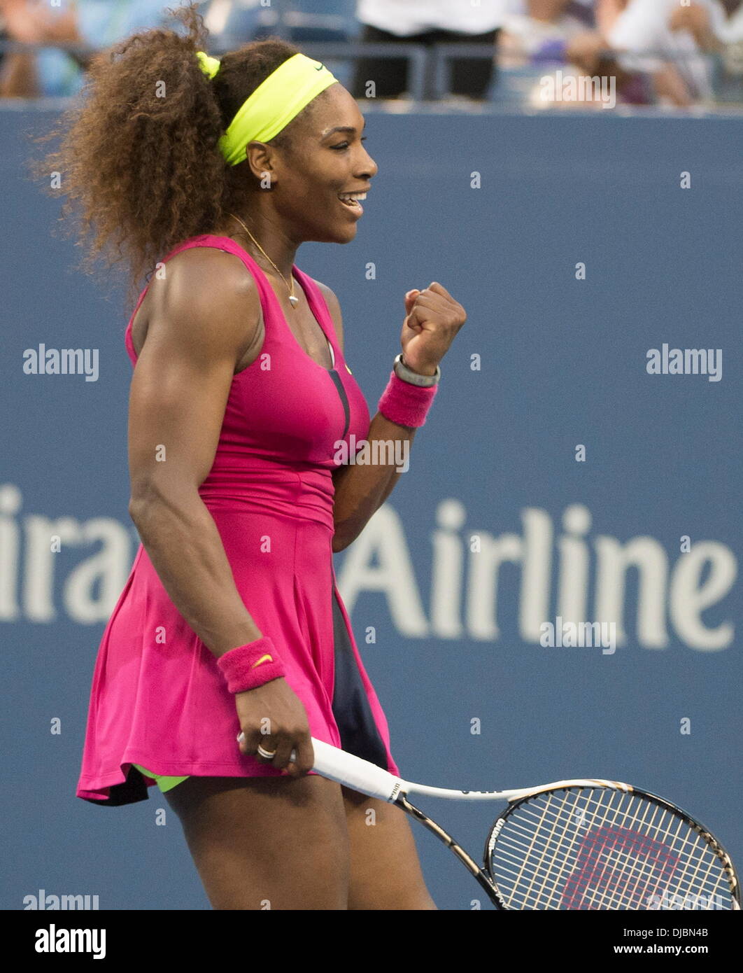 Serena Williams feiert ihren Sieg über Sara Errani US Open 2012-Frauen Match - Serena Williams gegen Sara Errani - USTA Billie Jean King National Tennis Center. Williams besiegte Errani 6-1, 6-2-New York City, USA - 07.09.12 Stockfoto