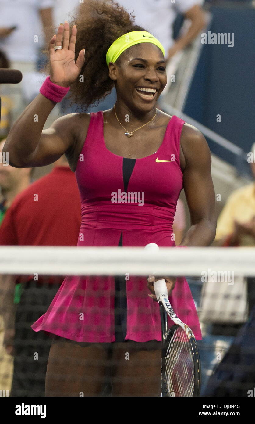 Serena Williams feiert ihren Sieg über Sara Errani US Open 2012-Frauen Match - Serena Williams gegen Sara Errani - USTA Billie Jean King National Tennis Center. Williams besiegte Errani 6-1, 6-2-New York City, USA - 07.09.12 Stockfoto