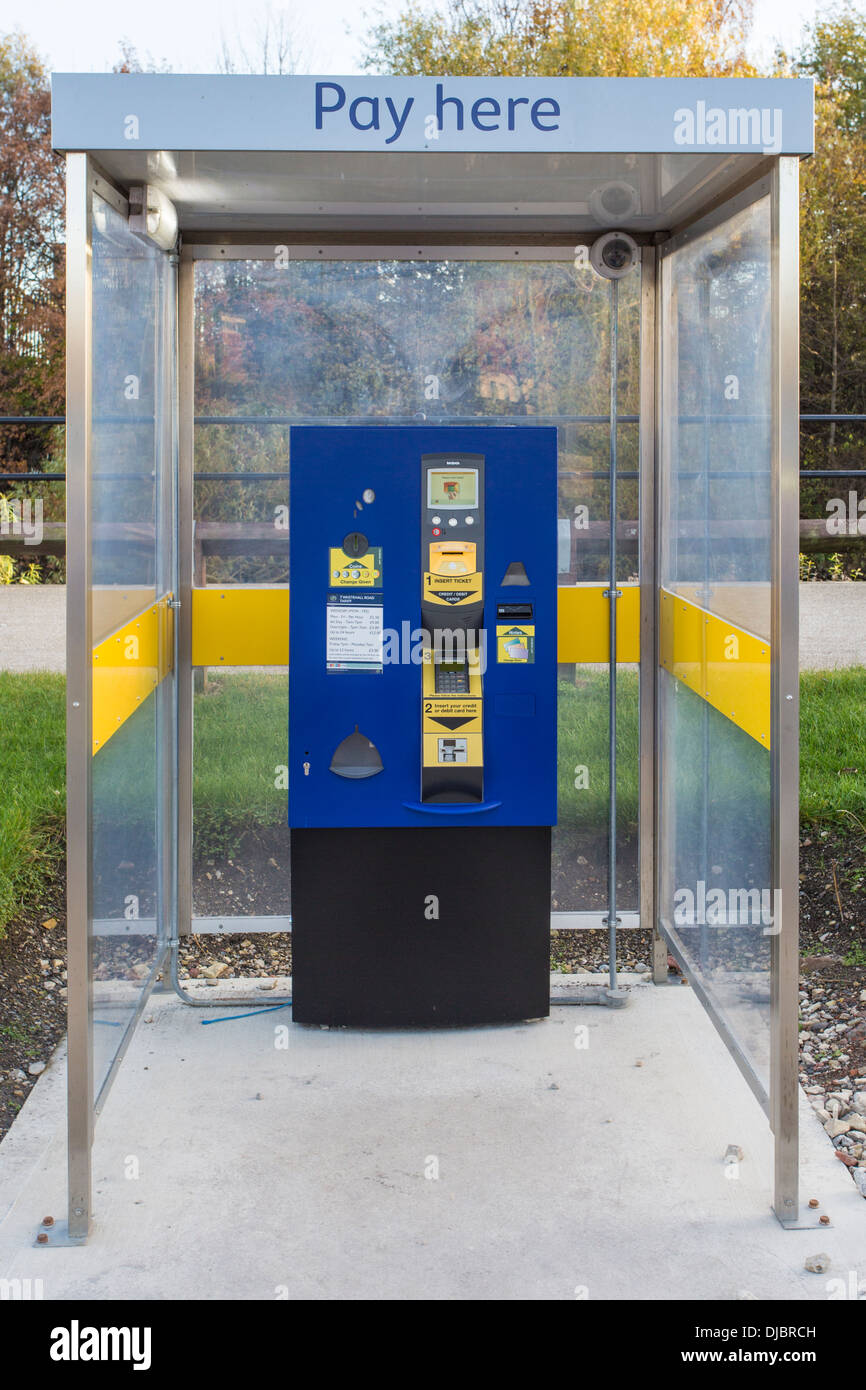 Pay-Station, öffentlicher Parkplatz, Leeds Stockfoto