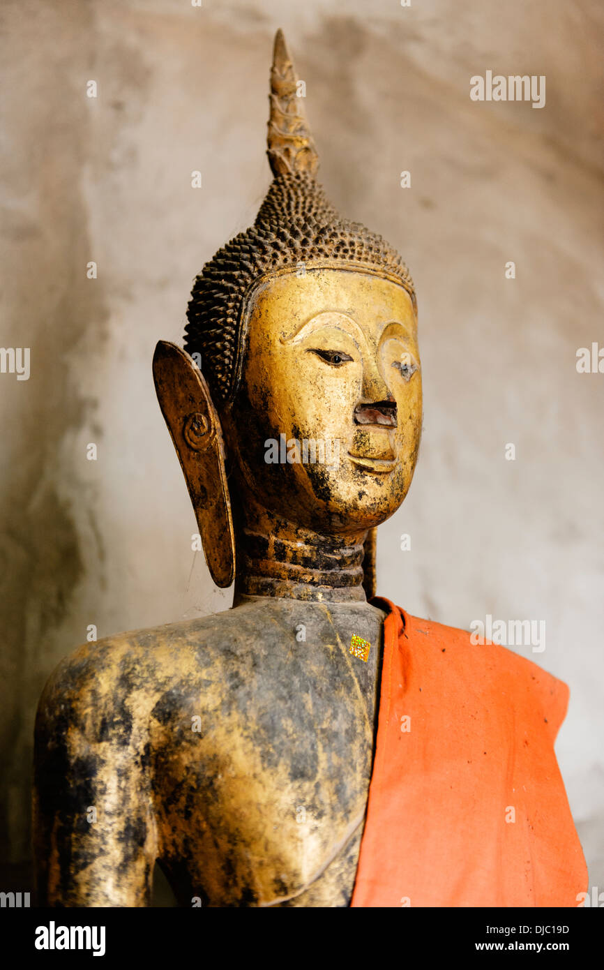 Buddha-Statue im Wat Xieng Thong, Luang Prabang, Laos. Stockfoto