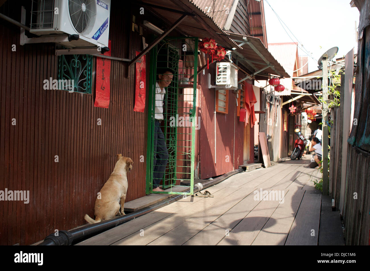 Straße gesehen im Clan Jetty Heritage Trail, Penang, Malaysia Stockfoto