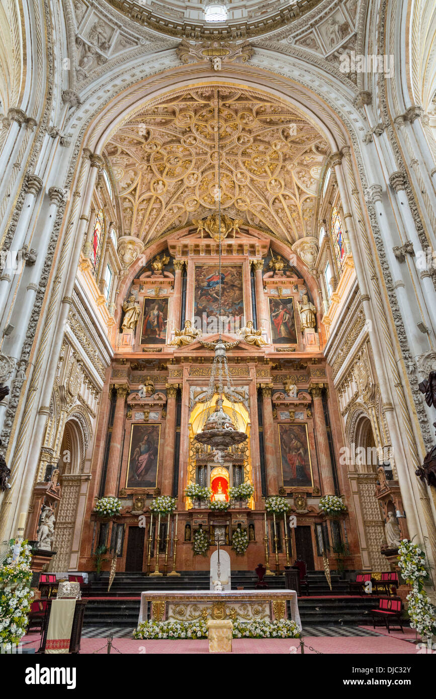 Katholischen Altar im Inneren der Moschee-Kathedrale von Córdoba, Andalusien, Spanien Stockfoto