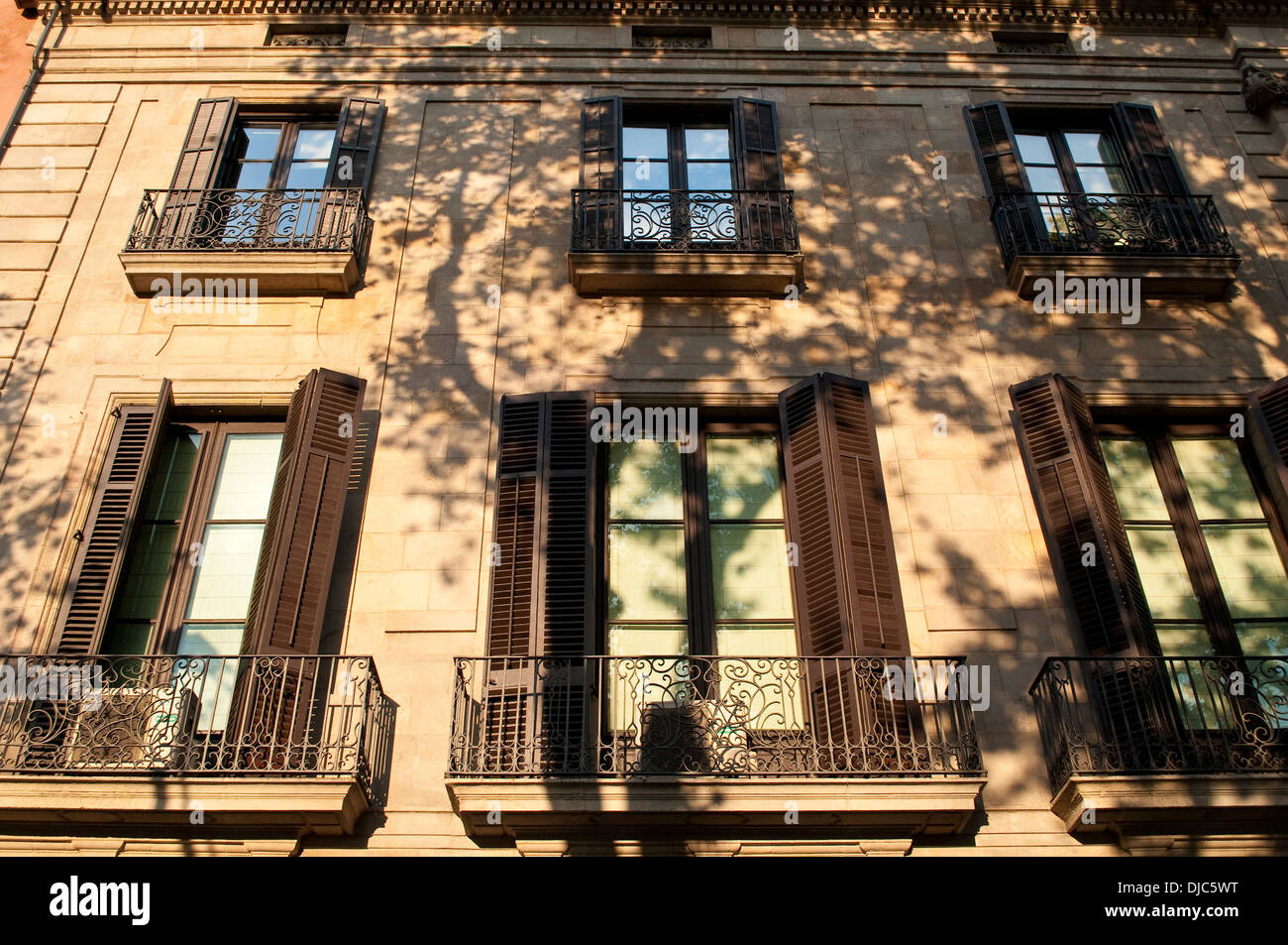 Haus mit Schatten auf der La Rambla, Barcelona, Katalonien, Spanien Stockfoto