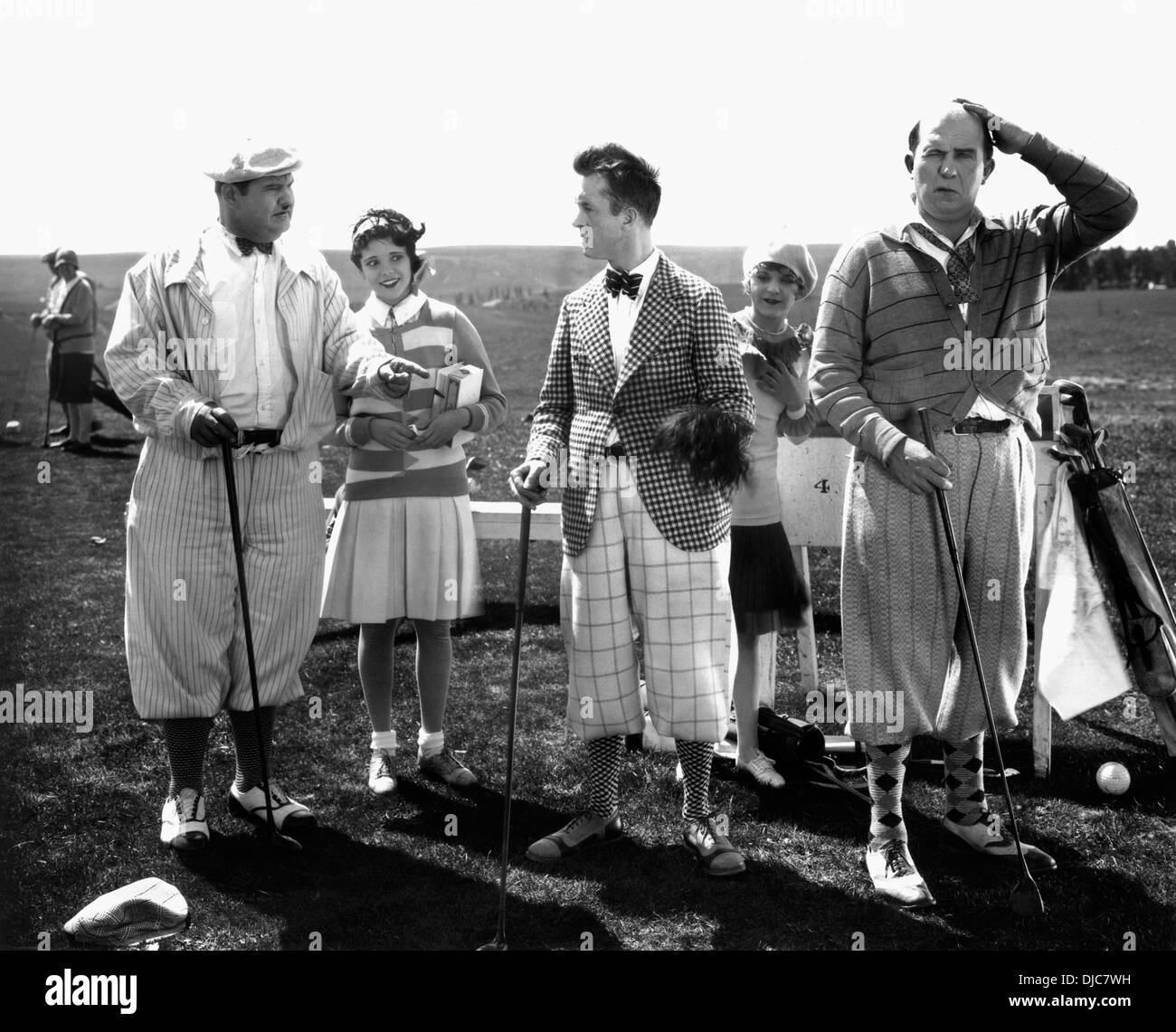 Oliver Hardy, Viola Richard, Stan Laurel, Edna Marion und Edgar Kennedy am Set des Films, sollten verheiratete Männer nach Hause gehen?, 1928 Stockfoto