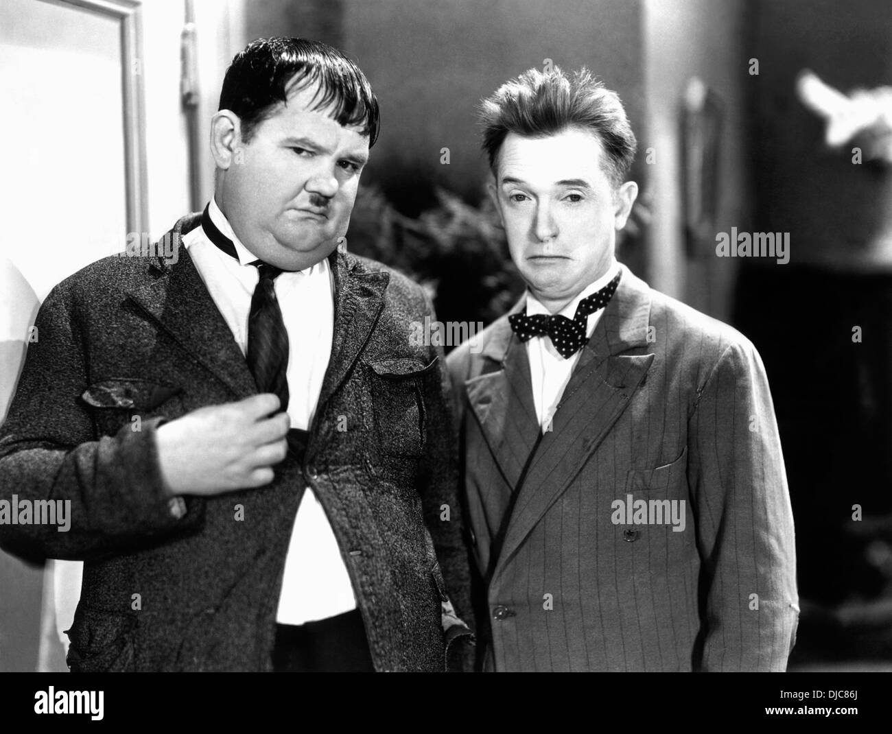 One good turn. Stan Laurel and Oliver Hardy. Комики Лорел и Харди. Бинг Кросби 1931.