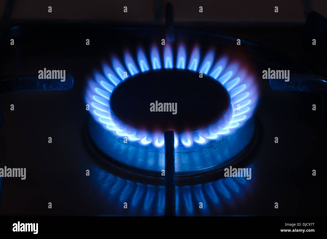 Brennende blauen Flamme von British Gas und steigende Preise für Treibstoff und Energie ernten Kosten Aufwendungen für das Kochen Heizung Aktionäre Renditen Stockfoto