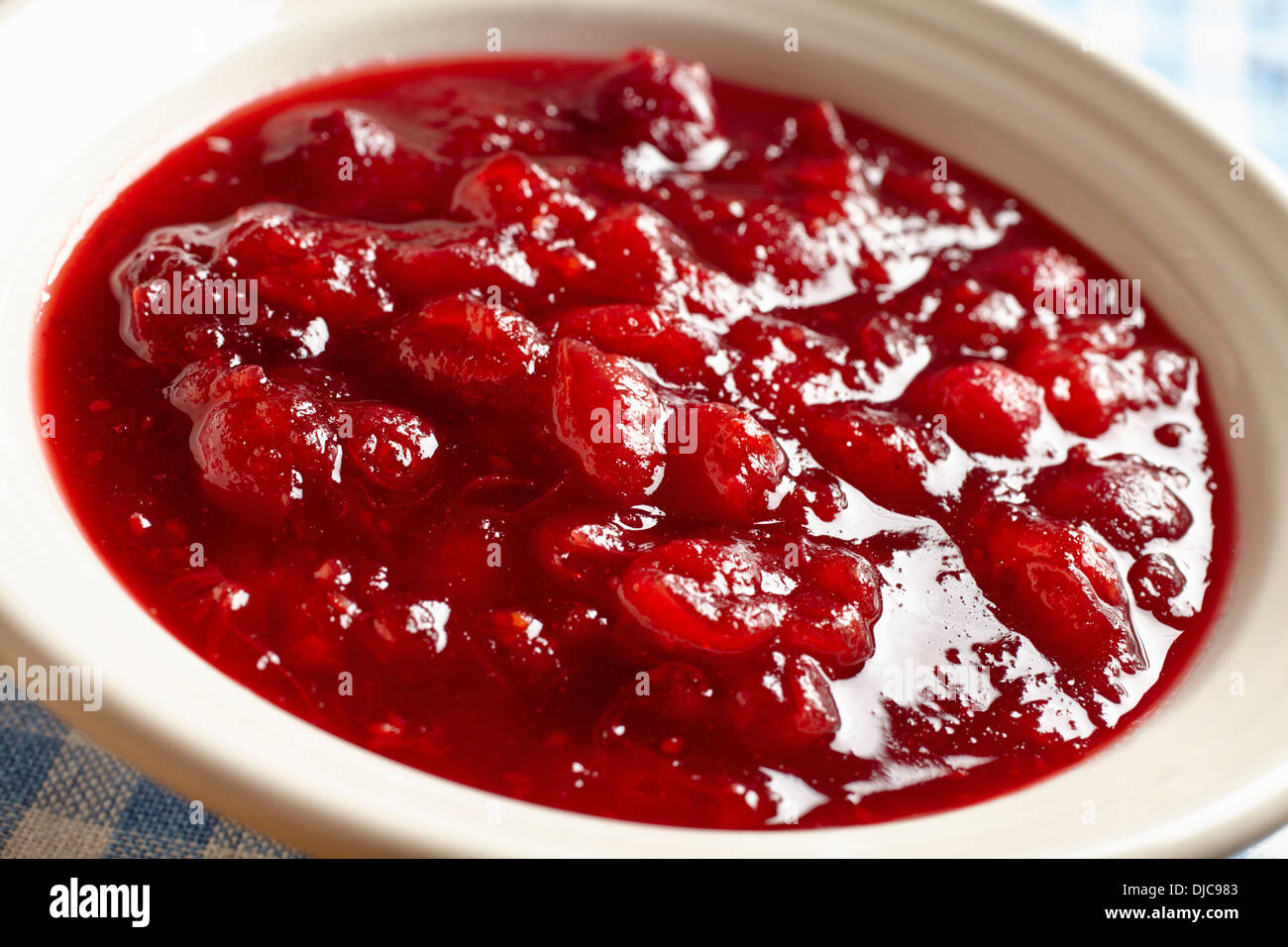 Eine Schüssel mit hausgemachtem Cranberry-sauce Stockfoto
