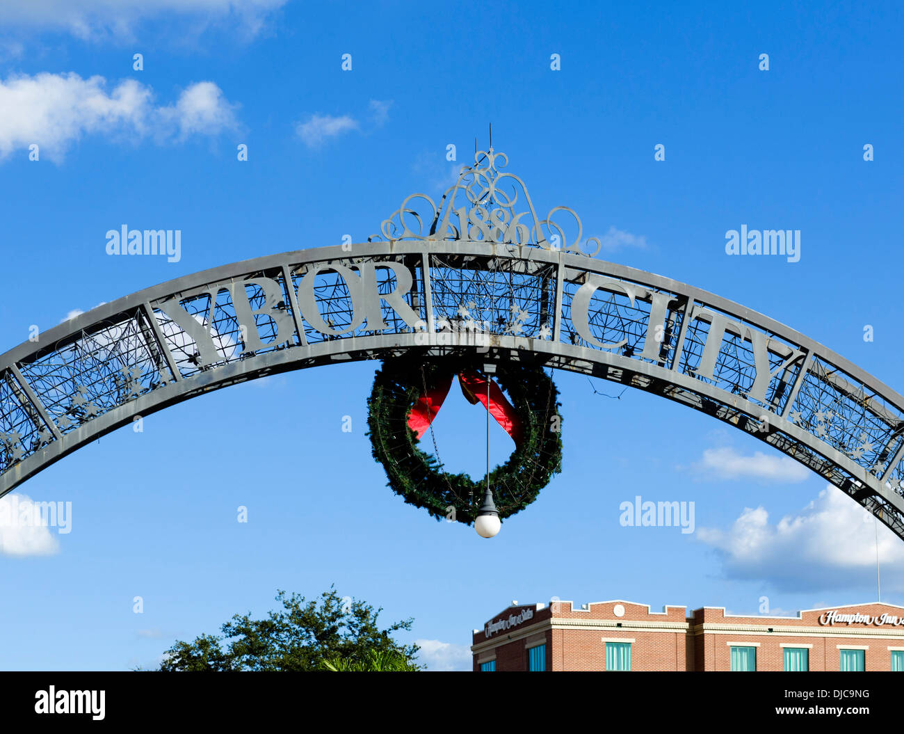 Schild am Eingang zum historischen Ybor City, Tampa, Florida, USA Stockfoto