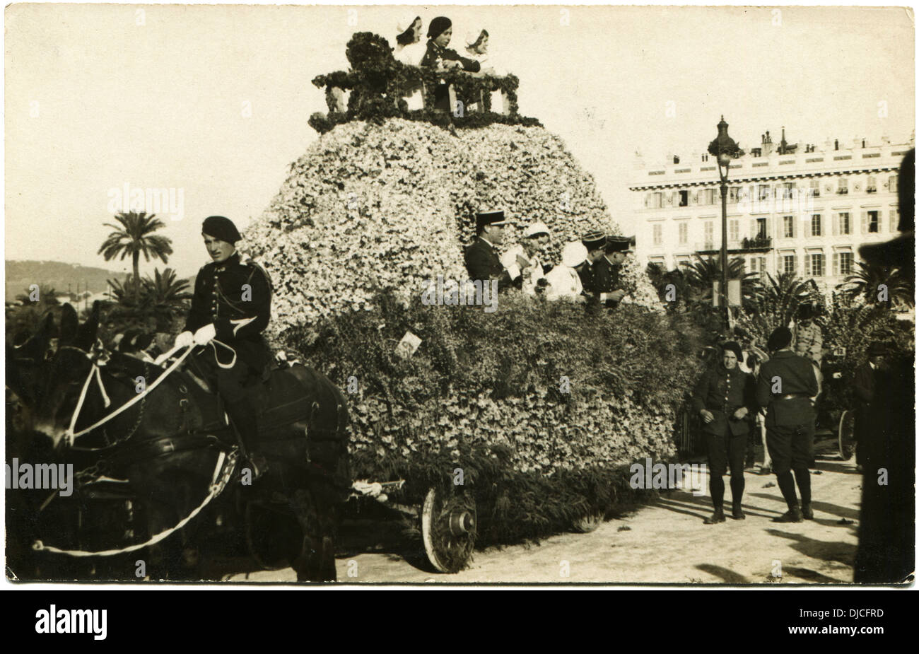 Antikes Foto Balls von Blumen in Nizza, Frankreich, 1931 Stockfoto