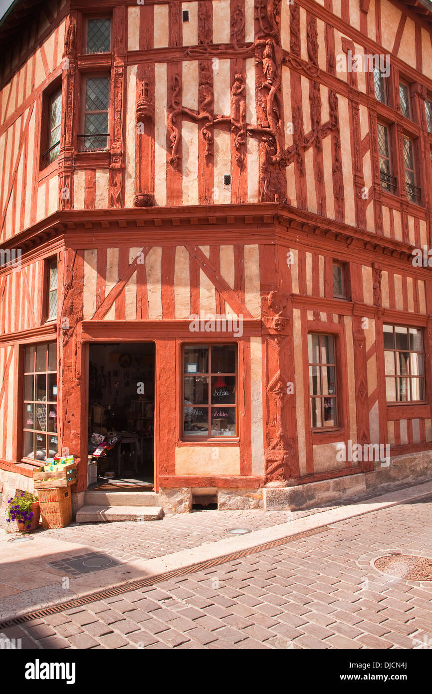 La Maison de L'Arbre de Jesse in der Stadt Joigny. Es stammt aus dem 16. Jahrhunderts. Stockfoto