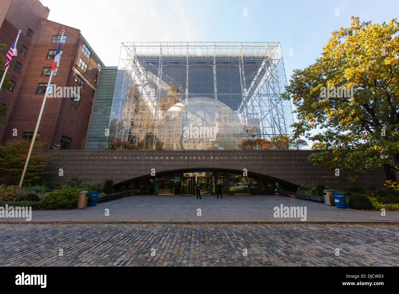 Das Rose Center for Earth & Platz am American Museum of Natural History, Manhattan, New York City, Vereinigte Staaten von Amerika. Stockfoto