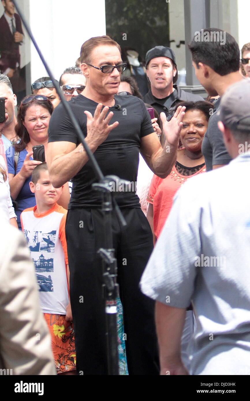 Jean-Claude Van Damme im The Grove auf Entertainment-News erscheinen zeigen "Extra" Los Angeles, Kalifornien - 16.08.12 Stockfoto