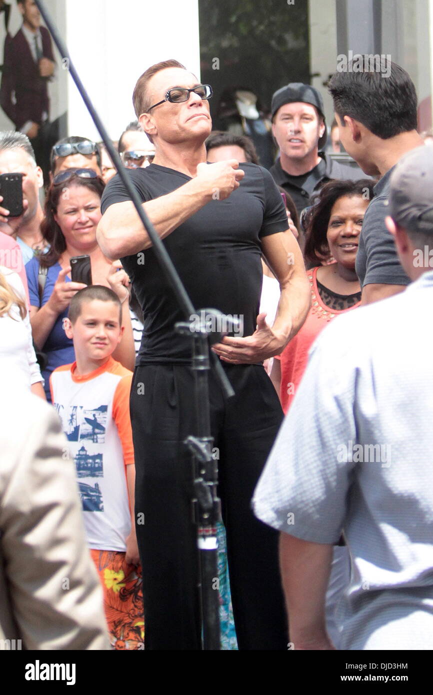 Jean-Claude Van Damme im The Grove auf Entertainment-News erscheinen zeigen "Extra" Los Angeles, Kalifornien - 16.08.12 Stockfoto